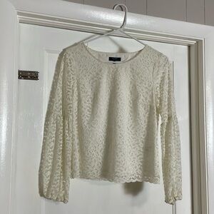 beautiful lace blouse with flowy sleeves size xs